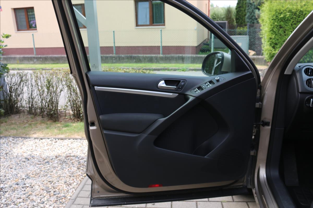 volkswagen-tiguan-2-0-4x4-cr-tazne - 7
