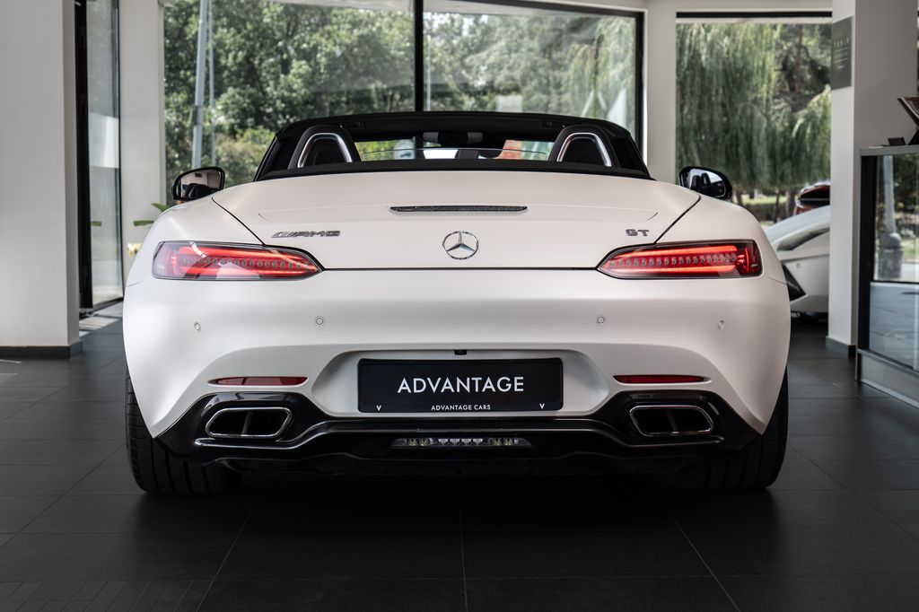 mercedes-benz-amg-gt-roadster-burmester-carbon-alcantara - 2