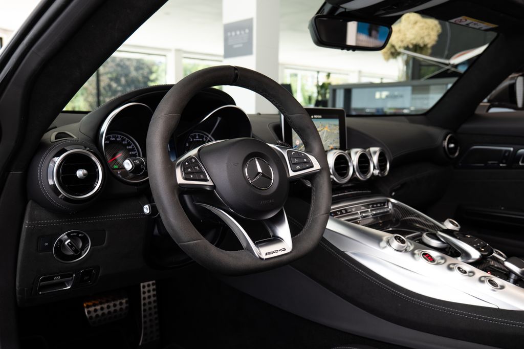 mercedes-benz-amg-gt-roadster-burmester-carbon-alcantara - 4