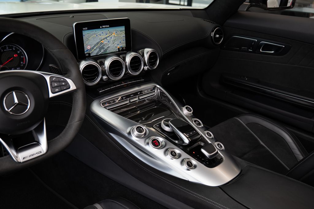 mercedes-benz-amg-gt-roadster-burmester-carbon-alcantara - 8