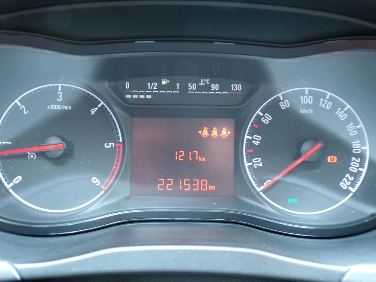 opel-corsa-1-3-cdti-klimatizace - 7