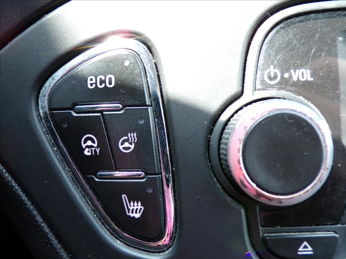opel-corsa-1-3-cdti-klimatizace - 9