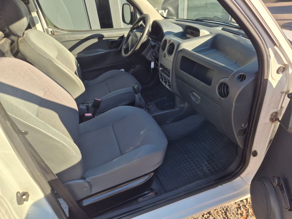 citroen-berlingo-1-4i-55kw-z-cr-pekny-bez-koroze - 9