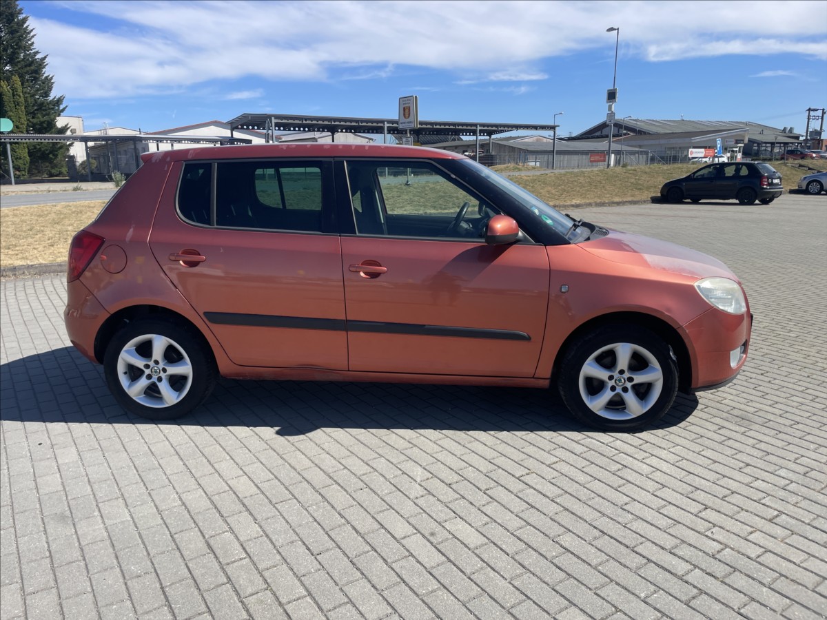 skoda-fabia-1-4-i-16v-klima-elegance-klimatronic-esp-tempomat - 4