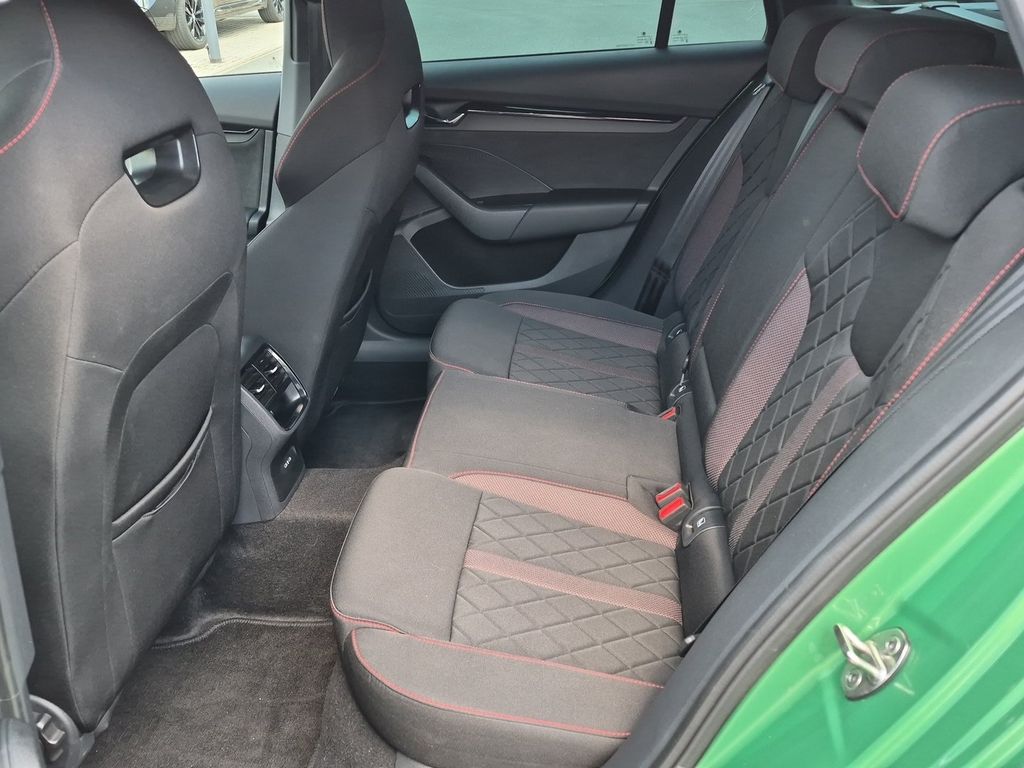 skoda-octavia-combi-2-0-tsi-dsg-rs-180-kw - 9