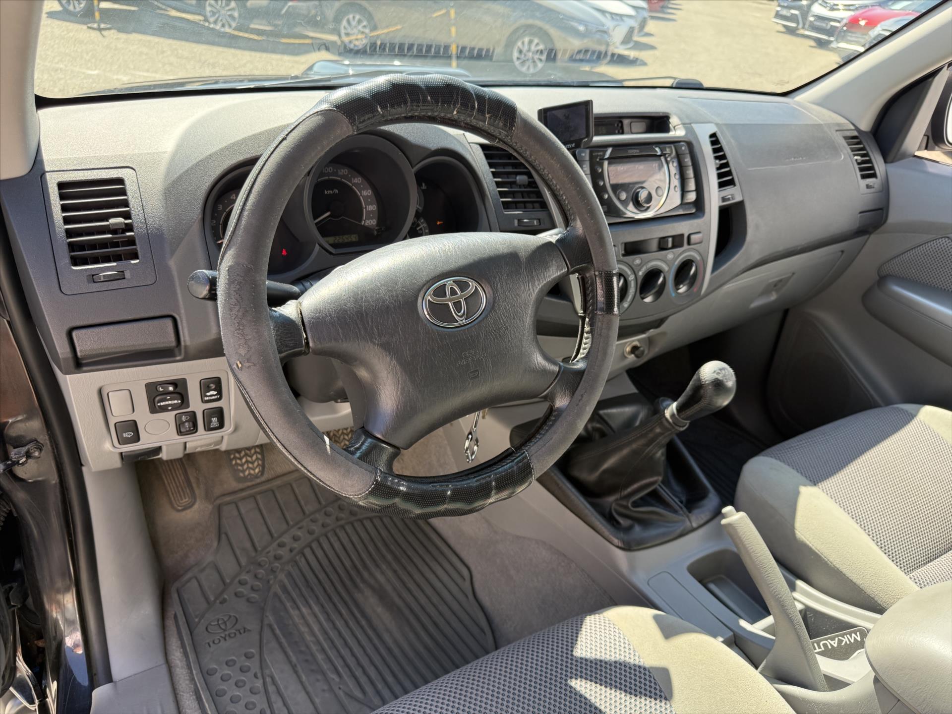 toyota-hilux-2-5-extra-cab - 5