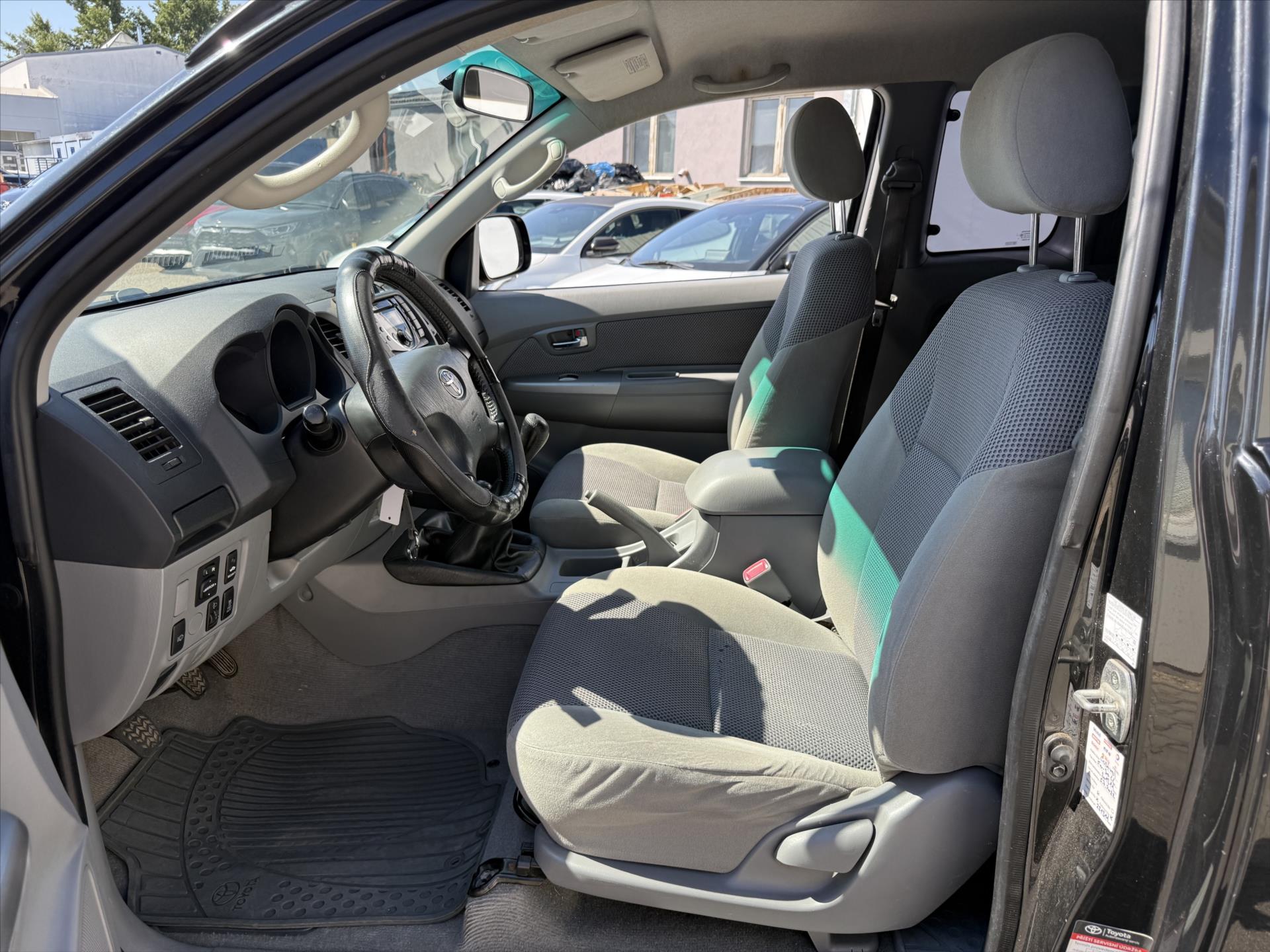 toyota-hilux-2-5-extra-cab - 6