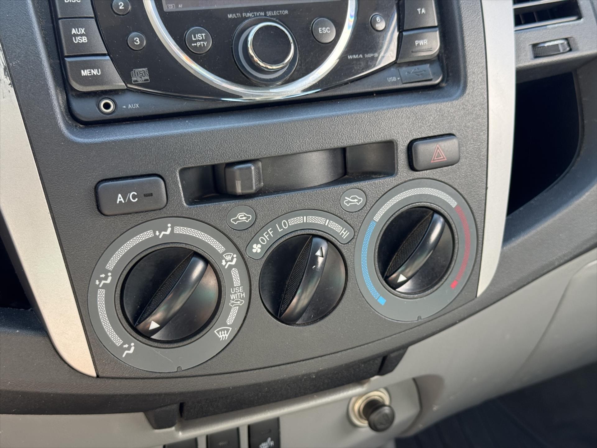 toyota-hilux-2-5-extra-cab - 9