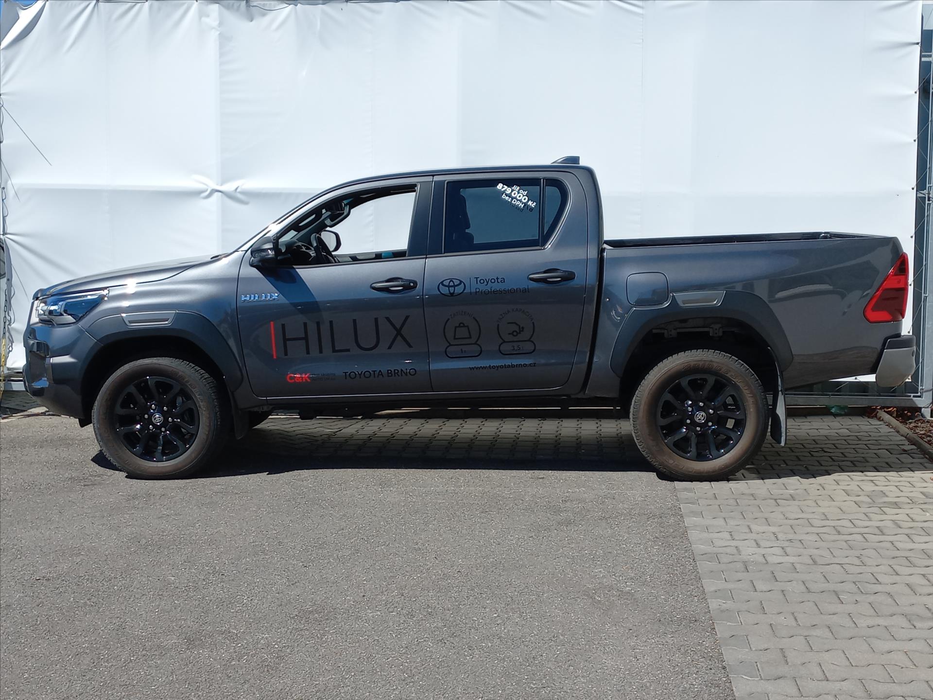 toyota-hilux-2-8-diesel-4x4-204k-double-cap-invincible - 1