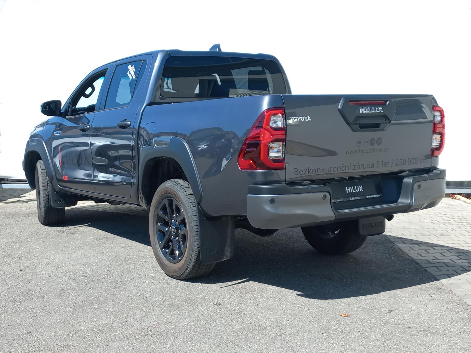toyota-hilux-2-8-diesel-4x4-204k-double-cap-invincible - 6