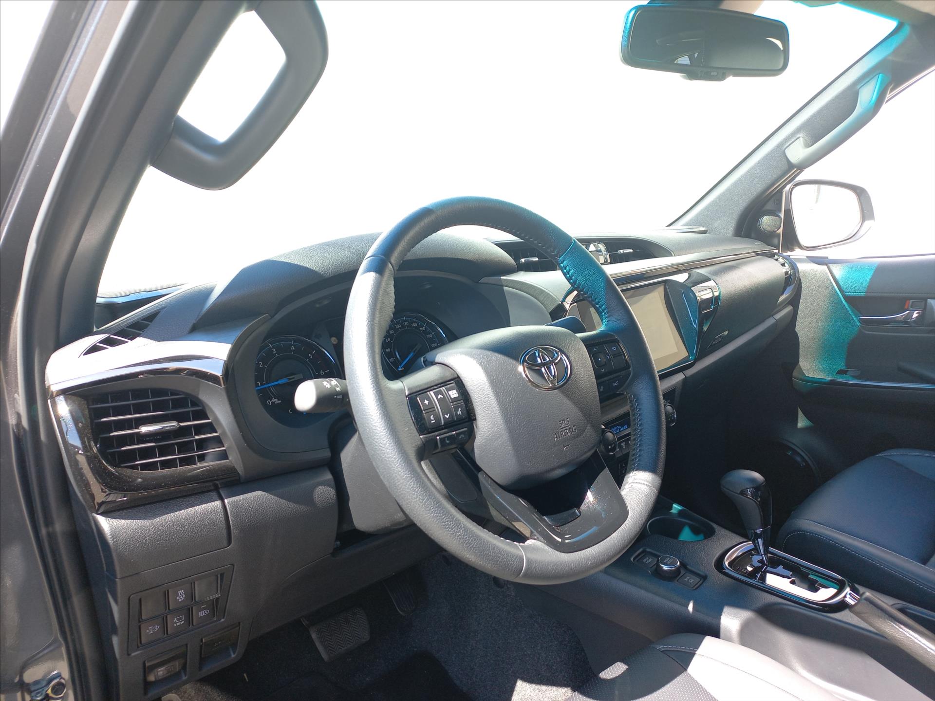 toyota-hilux-2-8-diesel-4x4-204k-double-cap-invincible - 9