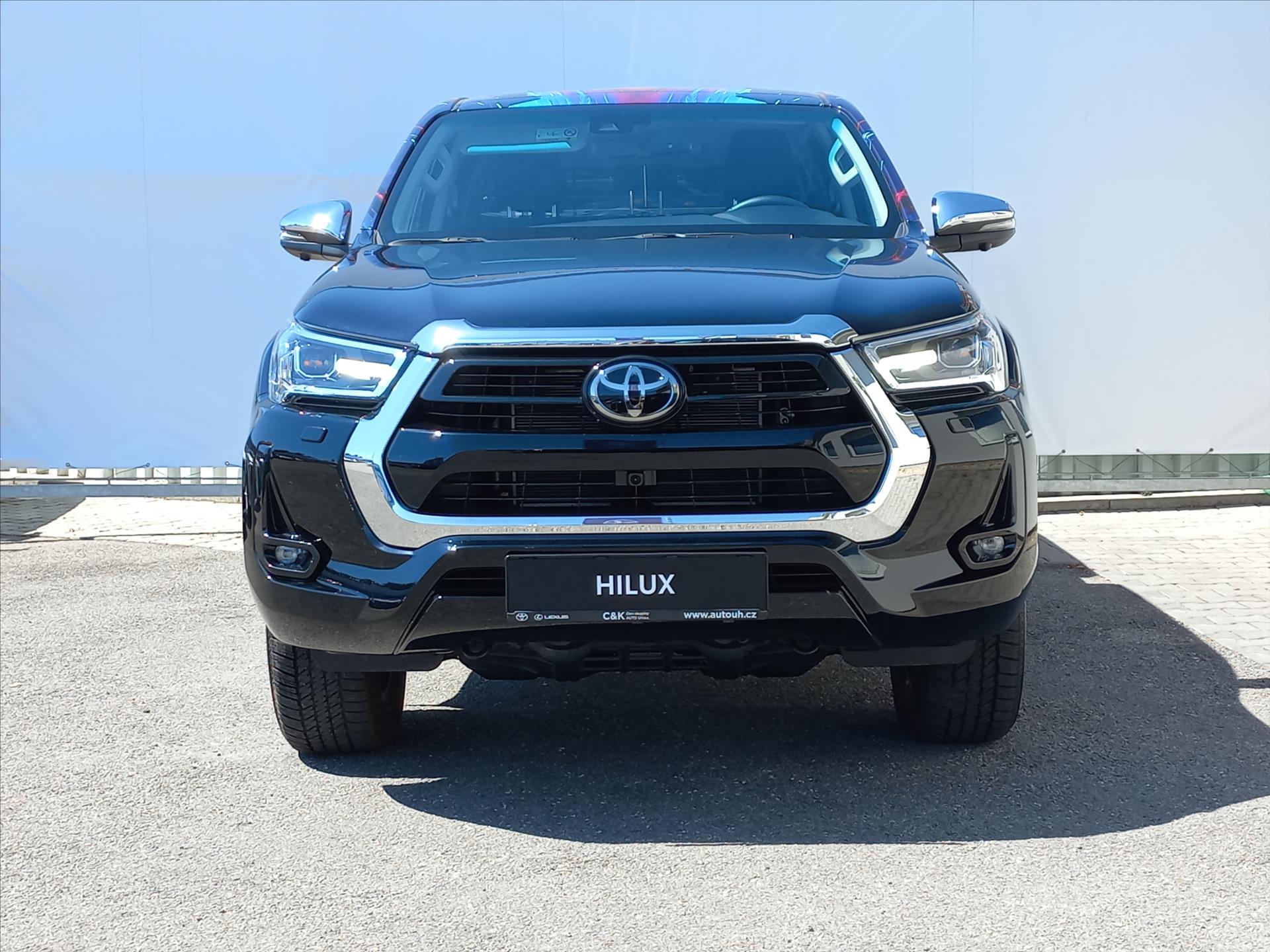 toyota-hilux-2-8-diesel-4x4-204k-a-t-double-cap-executive - 3