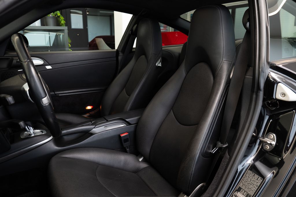 porsche-911-997-2-carrera-4s-pdk-bose-chrono-vent-sedadla - 7