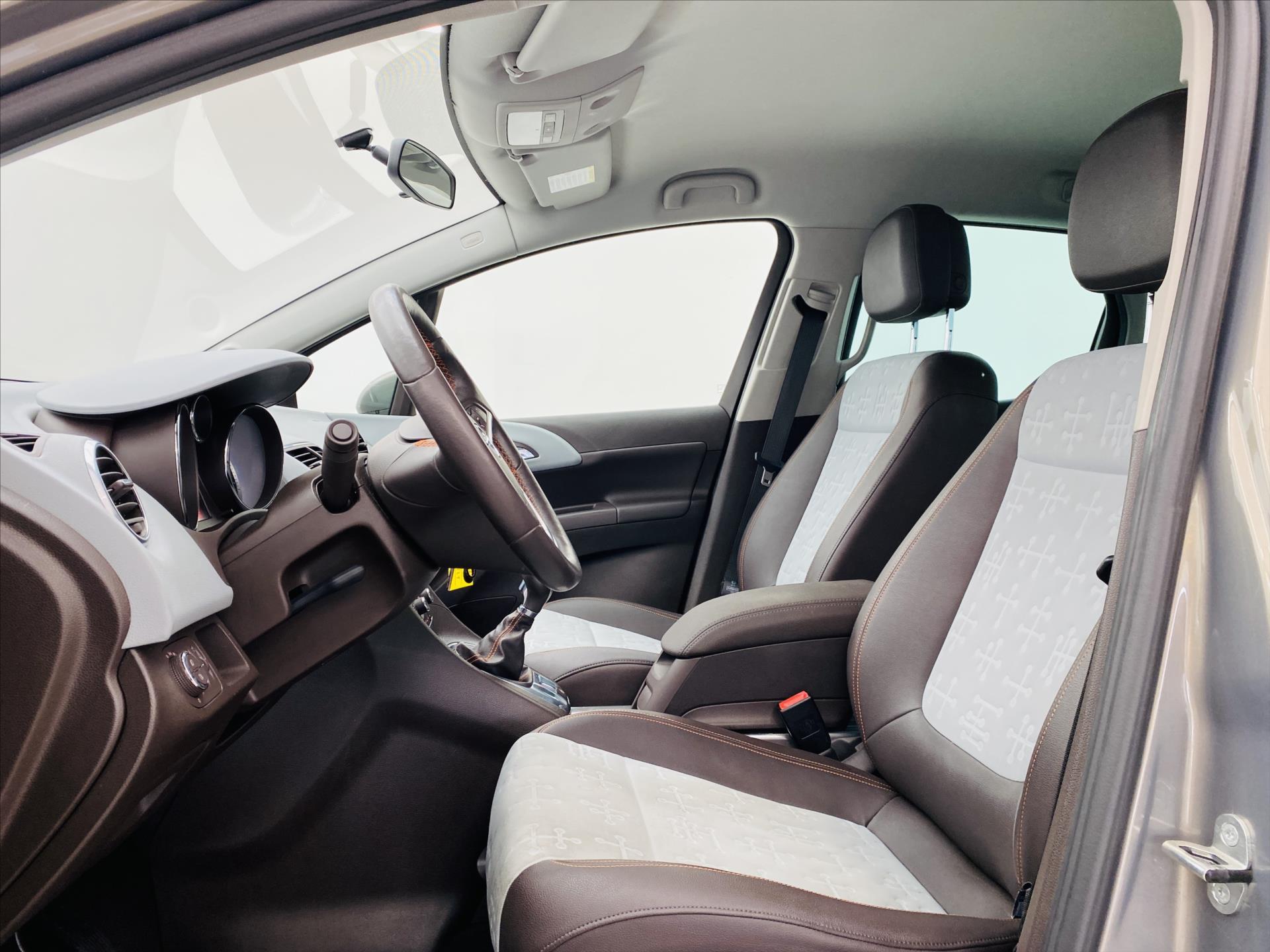 opel-meriva-1-4-i-74-kw-digi-klima-cosmo - 4