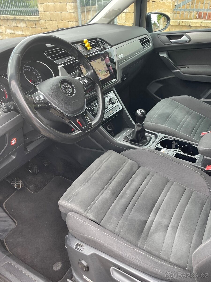 volkswagen-touran-1-6-tdi-85kw - 6