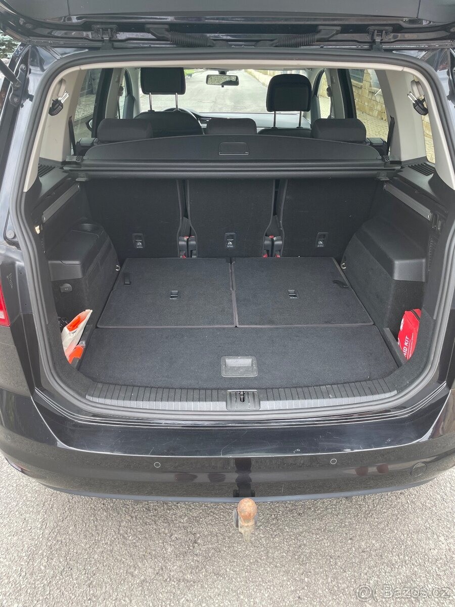 volkswagen-touran-1-6-tdi-85kw - 9