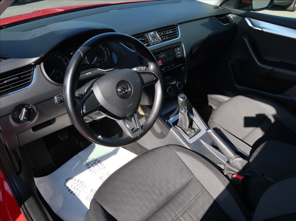 skoda-octavia-1-6-tdi-85kw-1majcr-serv-k-dph - 8