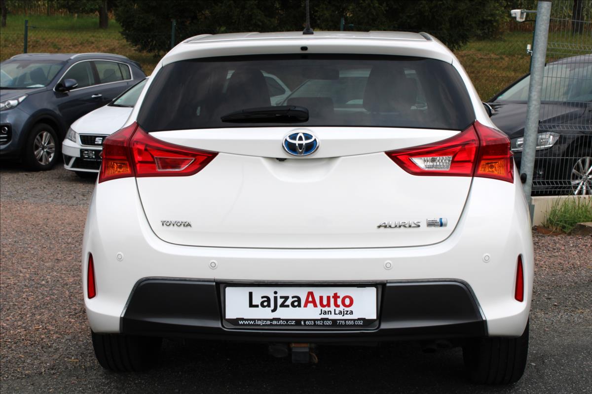 toyota-auris-1-8-hybrid-kamera-serviska - 4