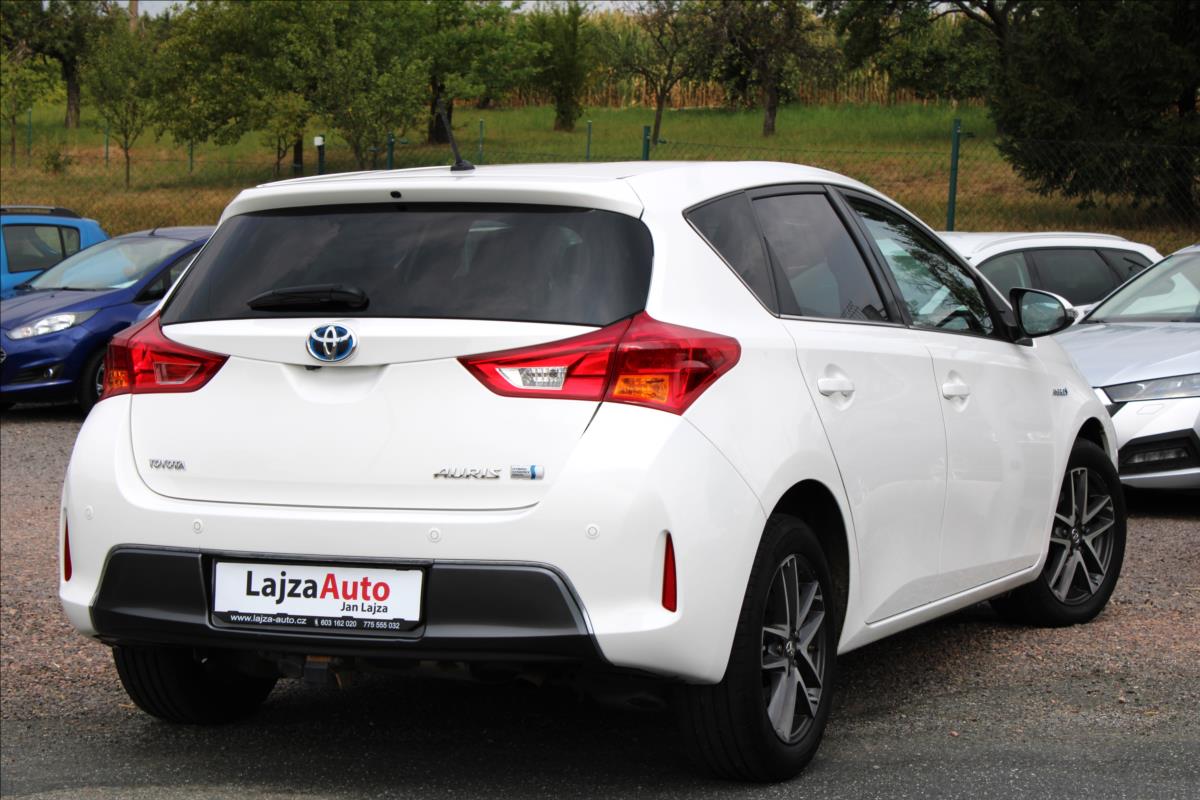 toyota-auris-1-8-hybrid-kamera-serviska - 5