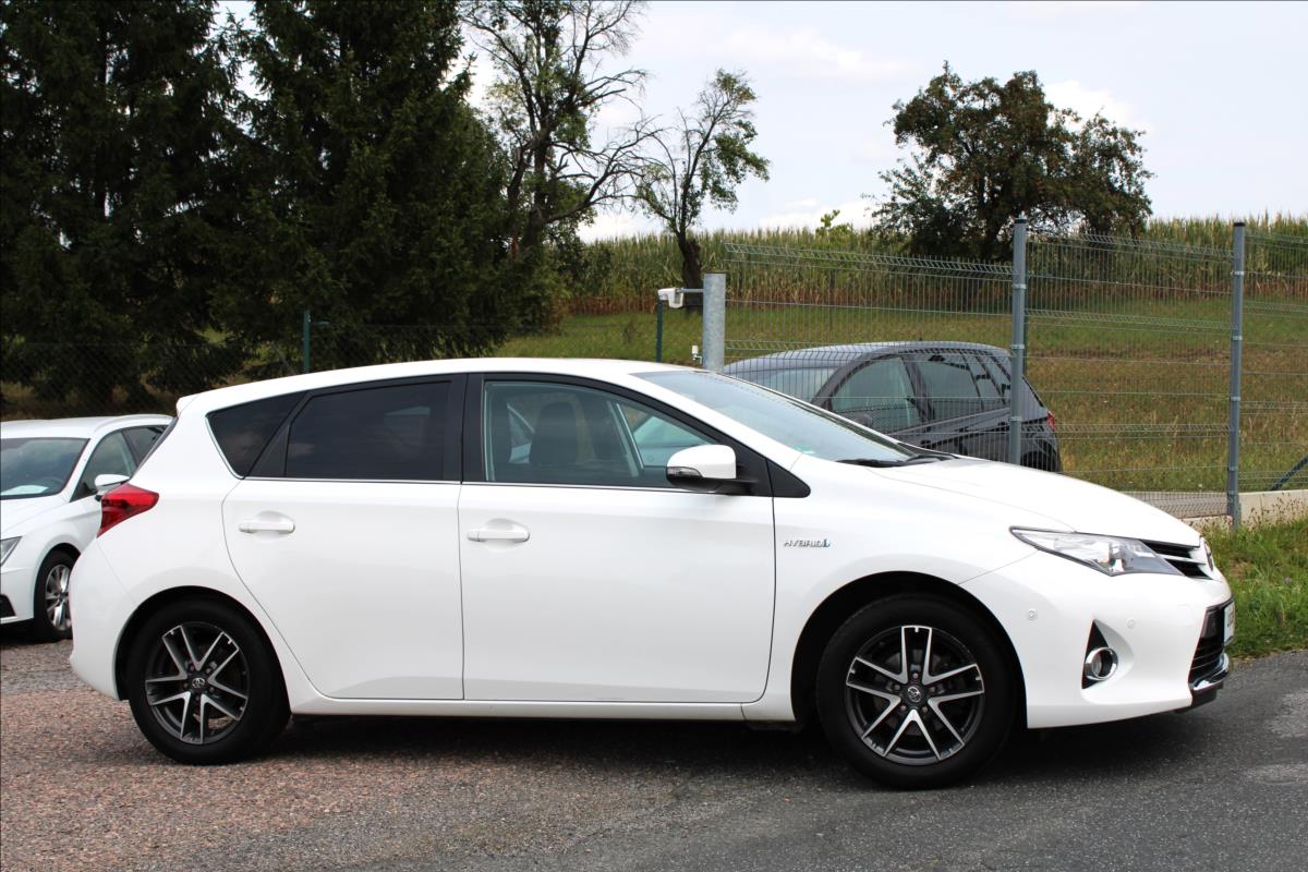 toyota-auris-1-8-hybrid-kamera-serviska - 6