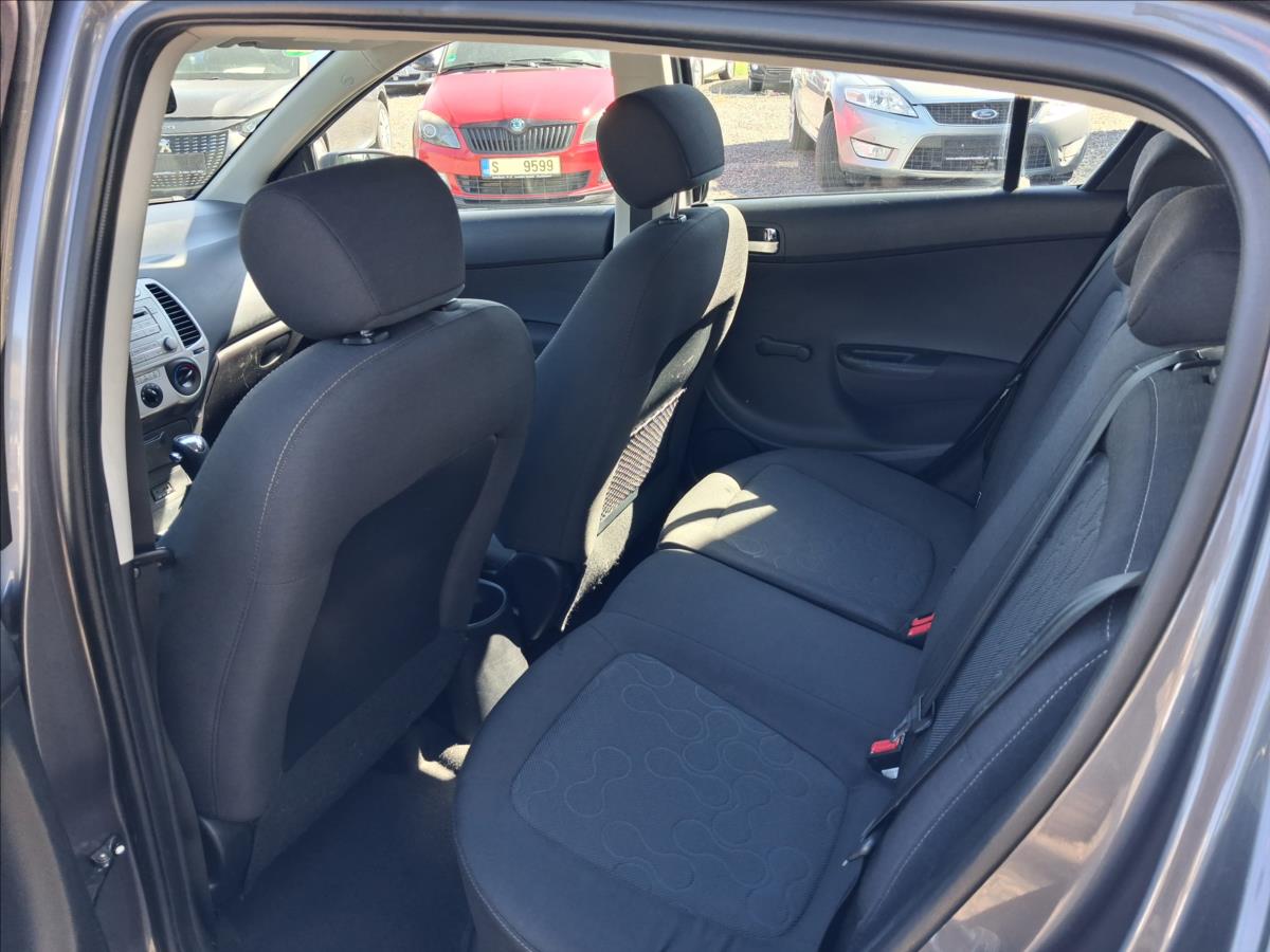 hyundai-i20-1-4-1-4i-automat-po-servisu - 8