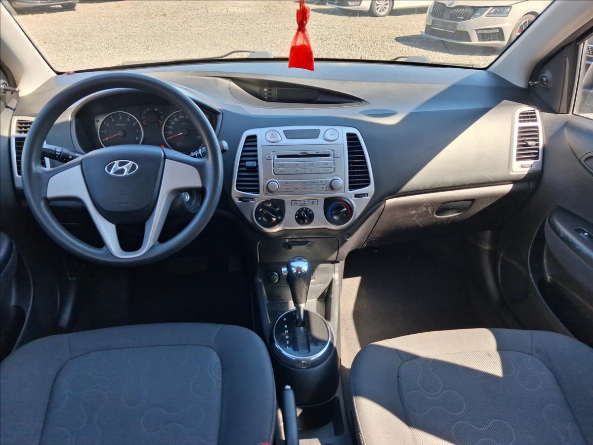 hyundai-i20-1-4-1-4i-automat-po-servisu - 9