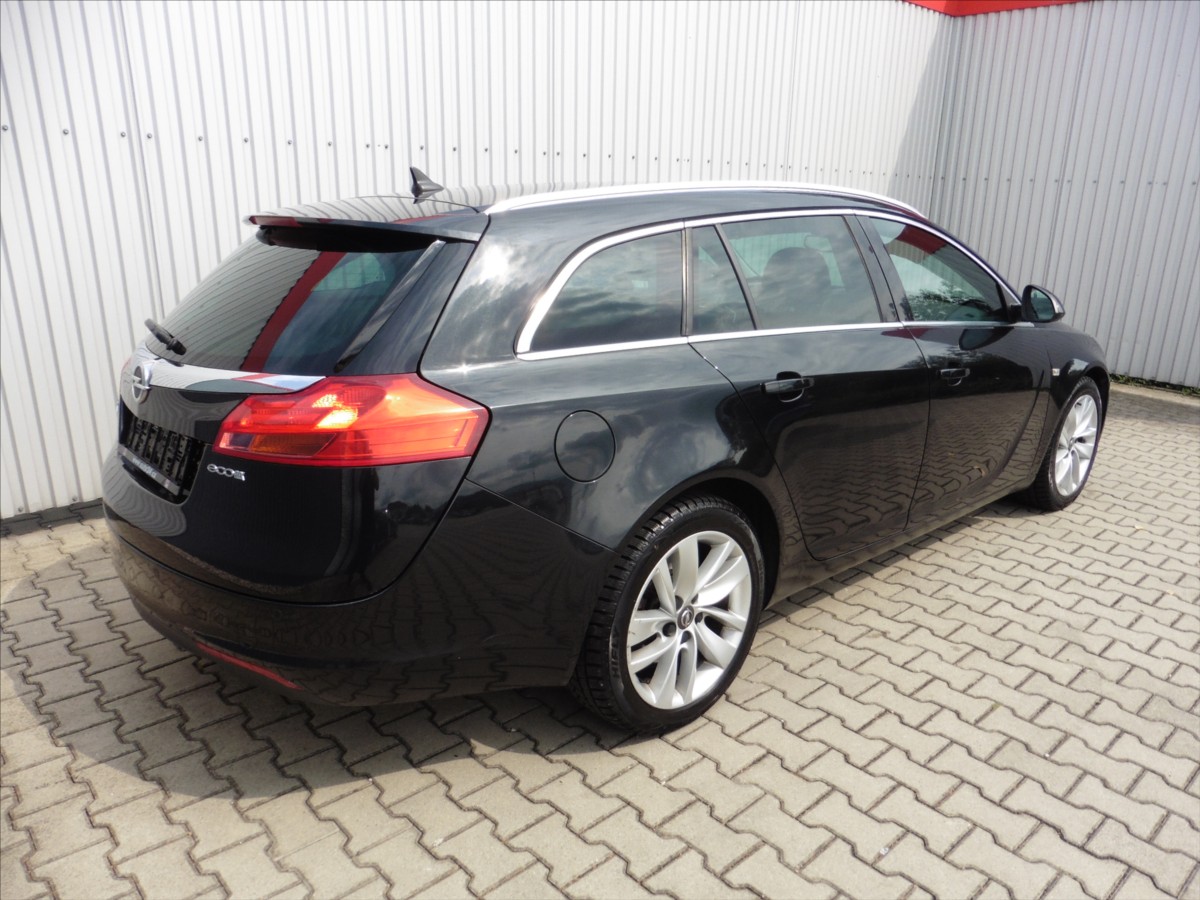 opel-insignia-2-0-cosmo-sports-tourer - 3