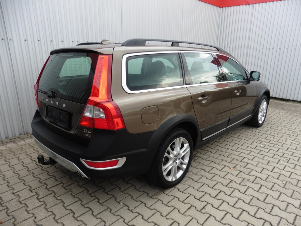 volvo-xc70-2-4-d-summum-awd-navi - 3