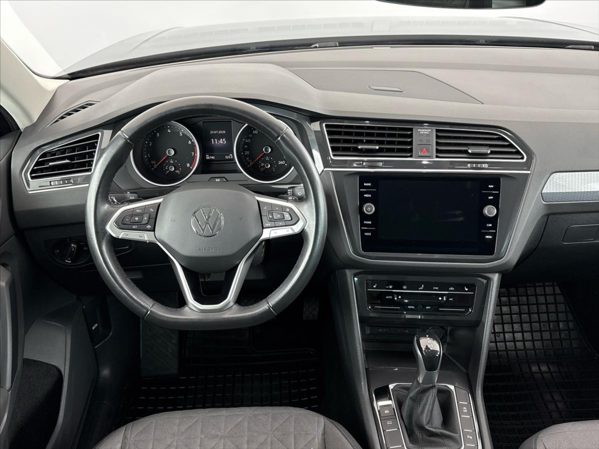 volkswagen-tiguan-1-5-tsi-life-7dsg - 4