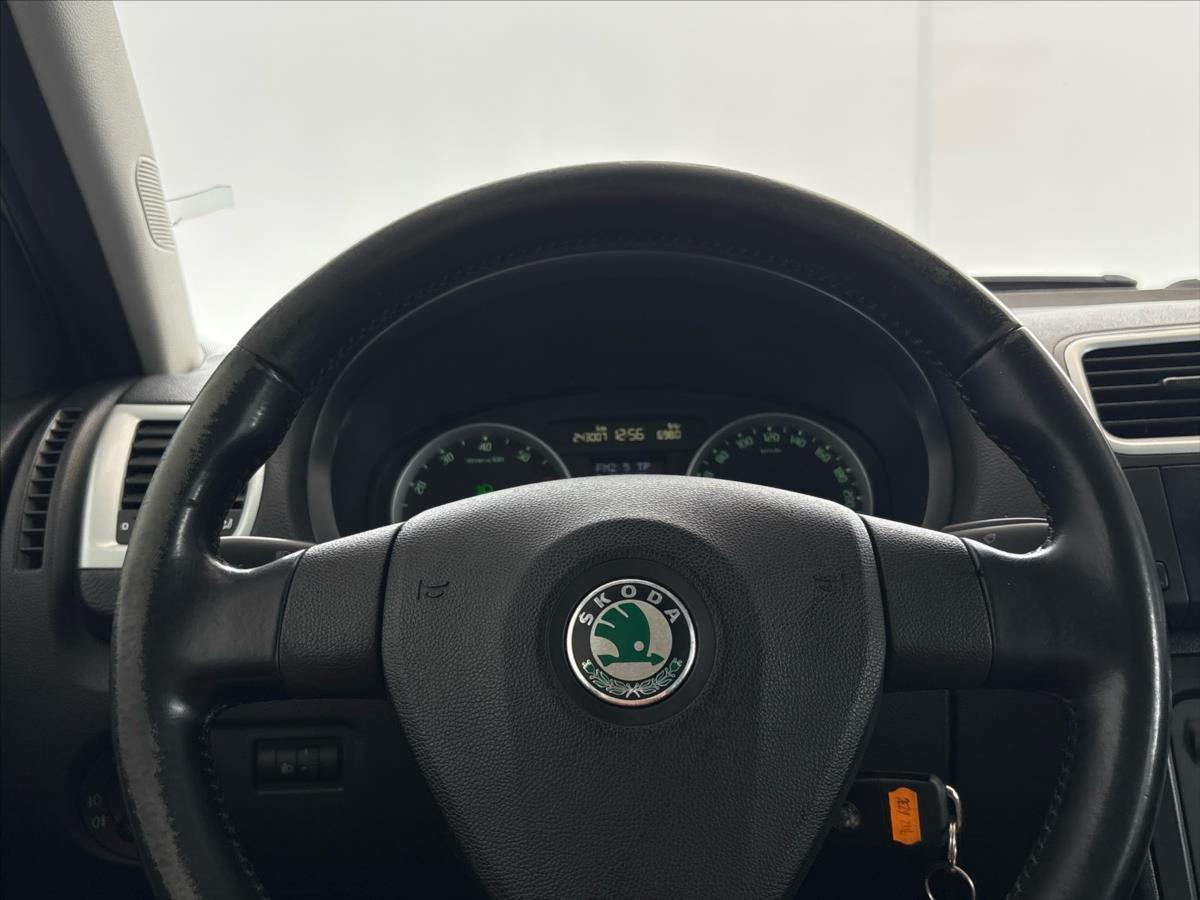 skoda-fabia-1-6-16v-sport-edition - 7