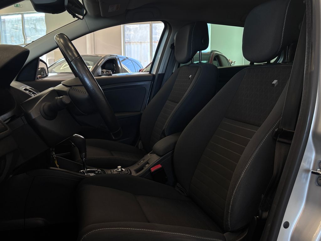 renault-megane-1-5-dci-automat-limited-navi - 9