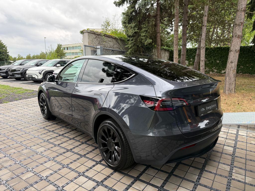 tesla-model-y-long-range-awd-20 - 3