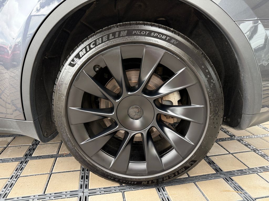 tesla-model-y-long-range-awd-20 - 6