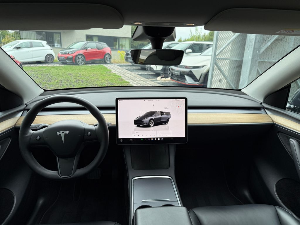 tesla-model-y-long-range-awd-20 - 9