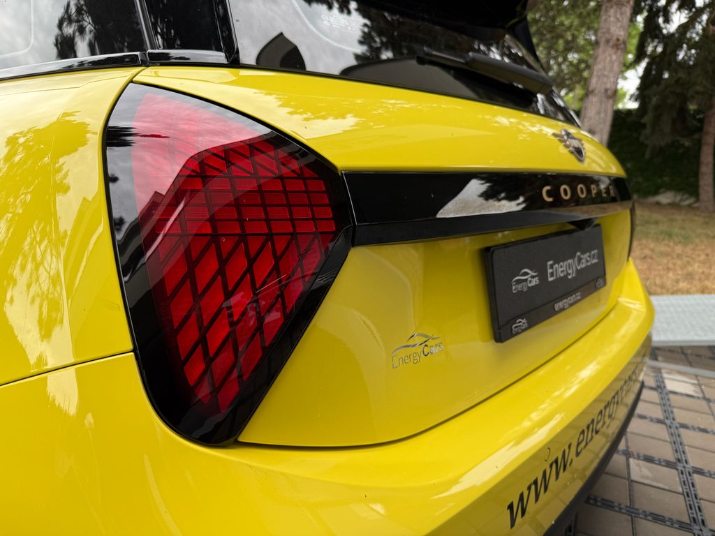 mini-cooper-se-hatchback-135-kw - 9