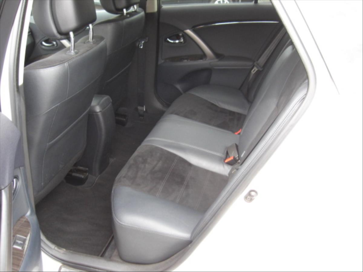 toyota-avensis-2-0-d-4d-gustav - 7