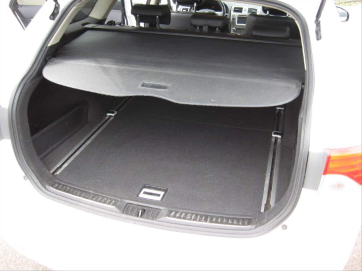 toyota-avensis-2-0-d-4d-gustav - 8