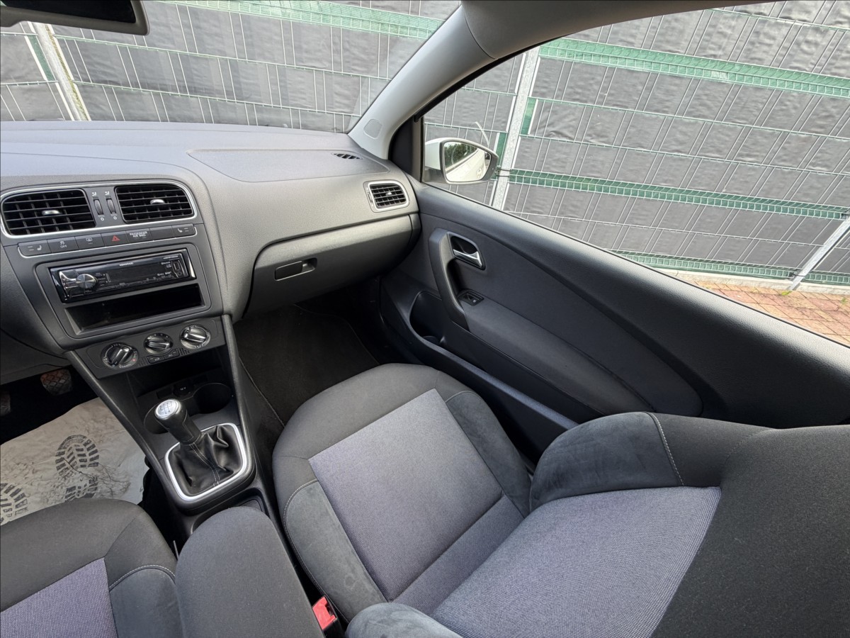 volkswagen-polo-1-2-team - 9