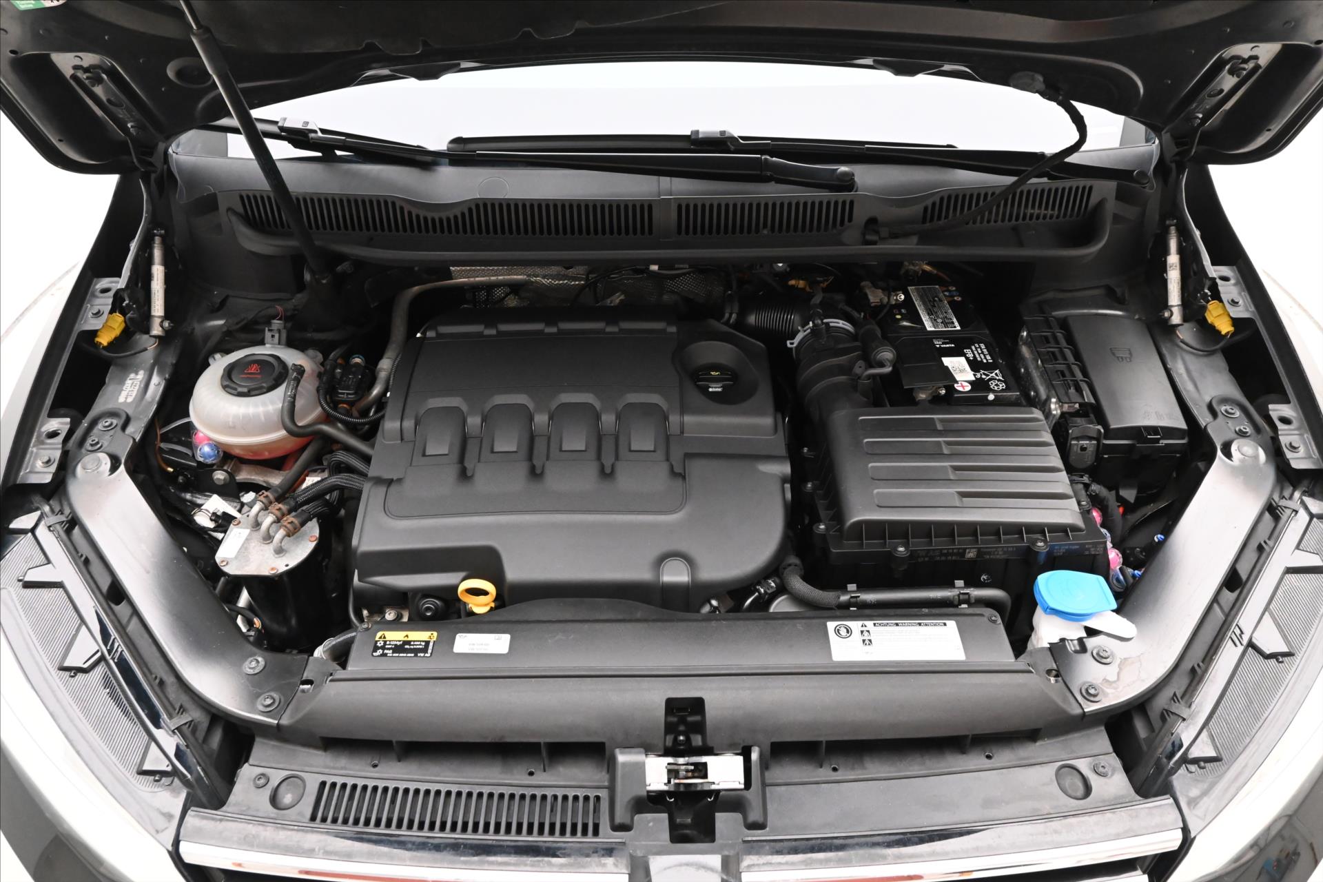 volkswagen-touran-2-0-tdi-110kw-dsg-highline-7mist-zaruka-az-5-let - 8