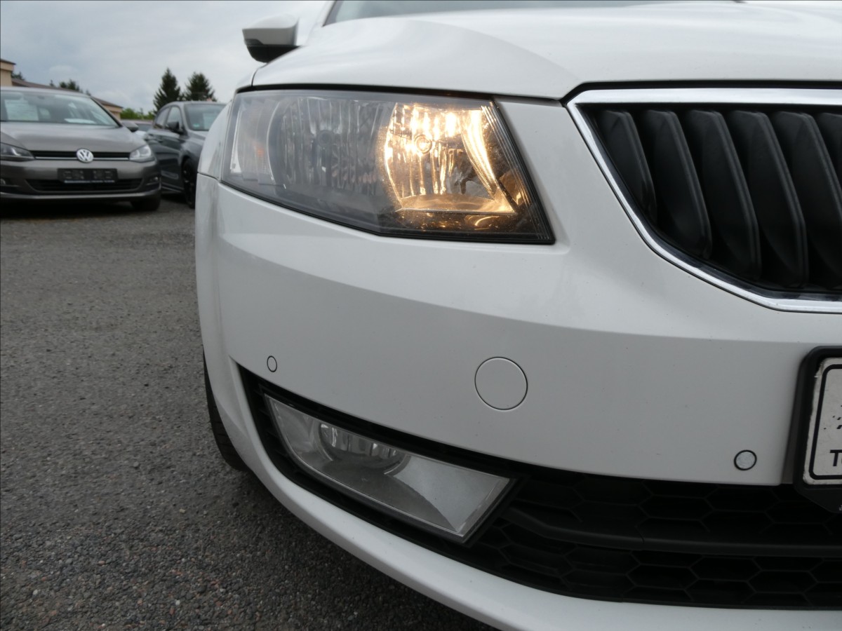 skoda-octavia-2-0-tdi110kw-elegance-cr-zaves - 4