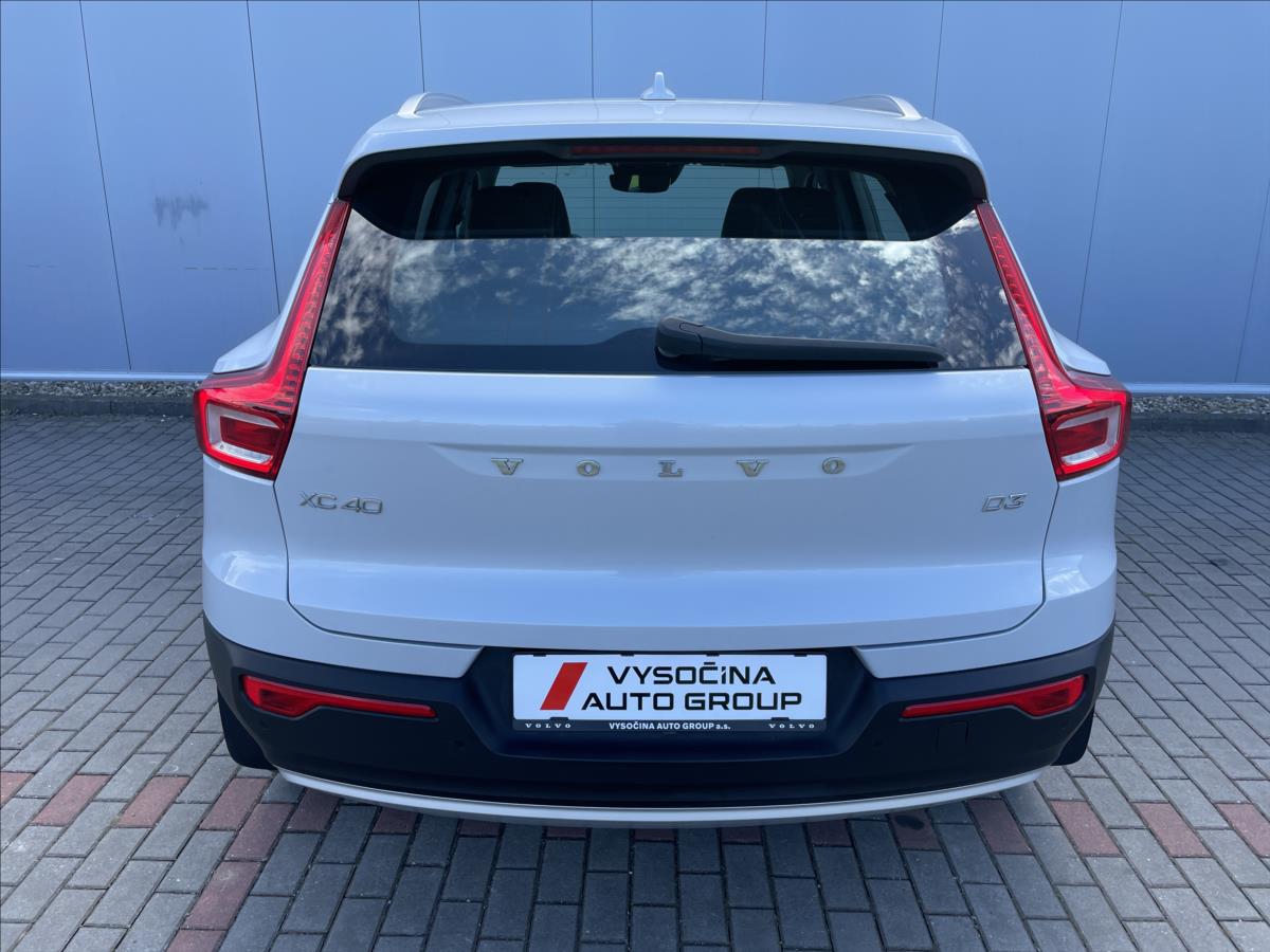volvo-xc40-2-0-d3-drive-e-momentum-pro-aut - 3