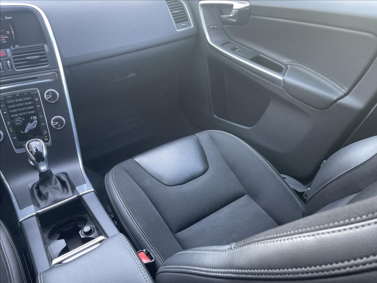 volvo-xc60-2-4-d4-awd-momentum - 5