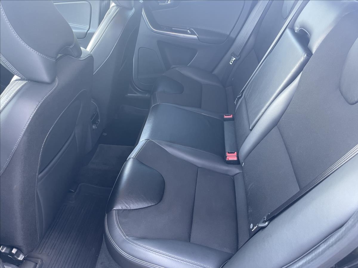 volvo-xc60-2-4-d4-awd-momentum - 6