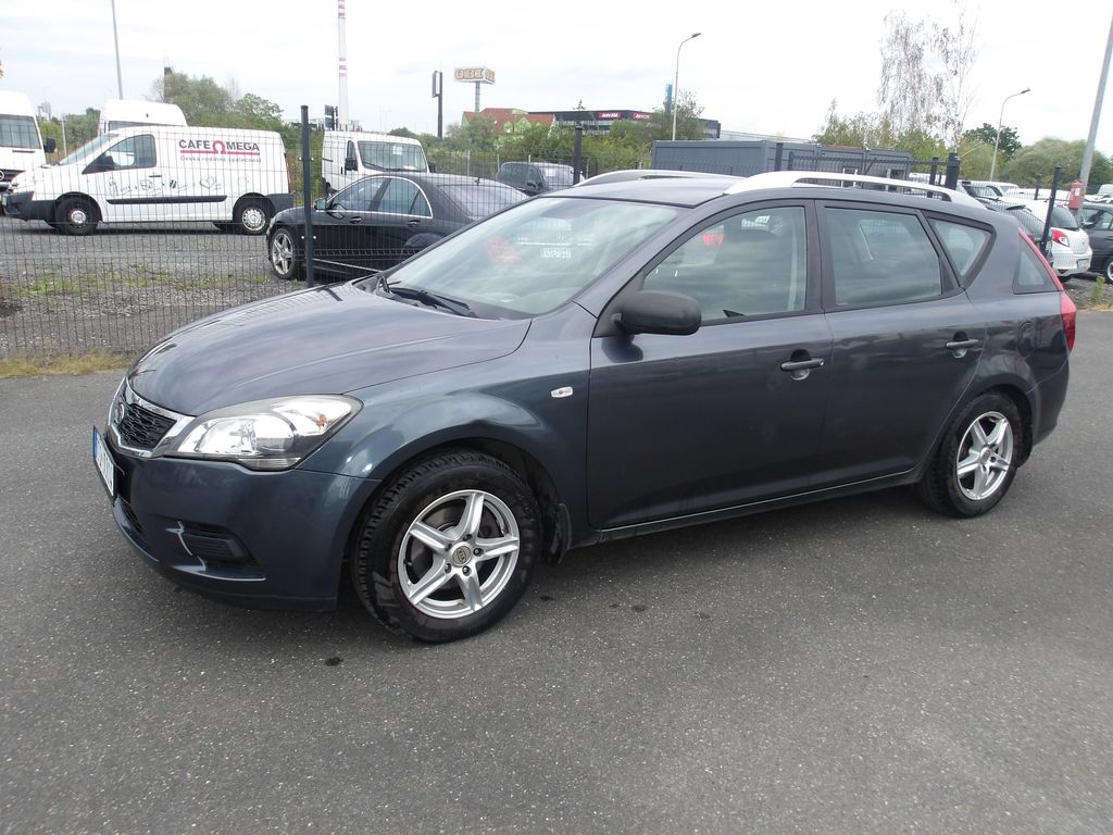 Kia Ceed 1,4i ČR ! NAJ.94000 km !!! Serv.Kn