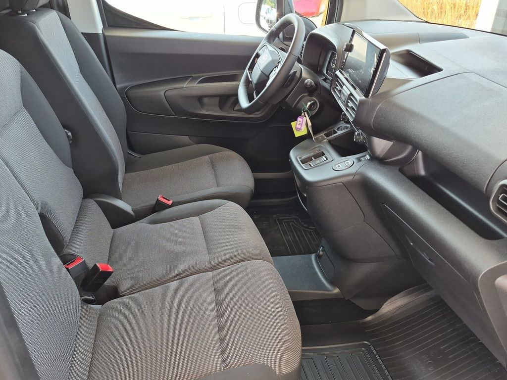 toyota-proace-active-full-electric - 9