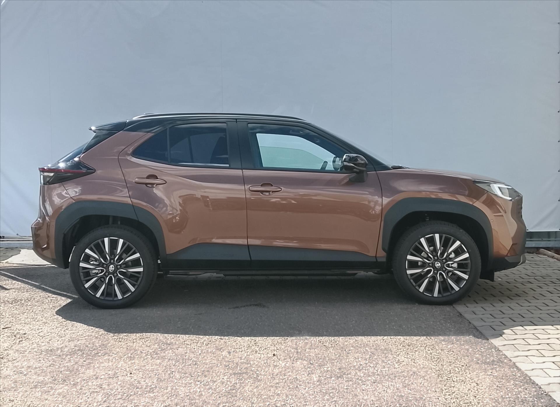 toyota-yaris-cross-1-5-hybrid-e-cvt-i-awd-130k-executive-vip-tech - 1