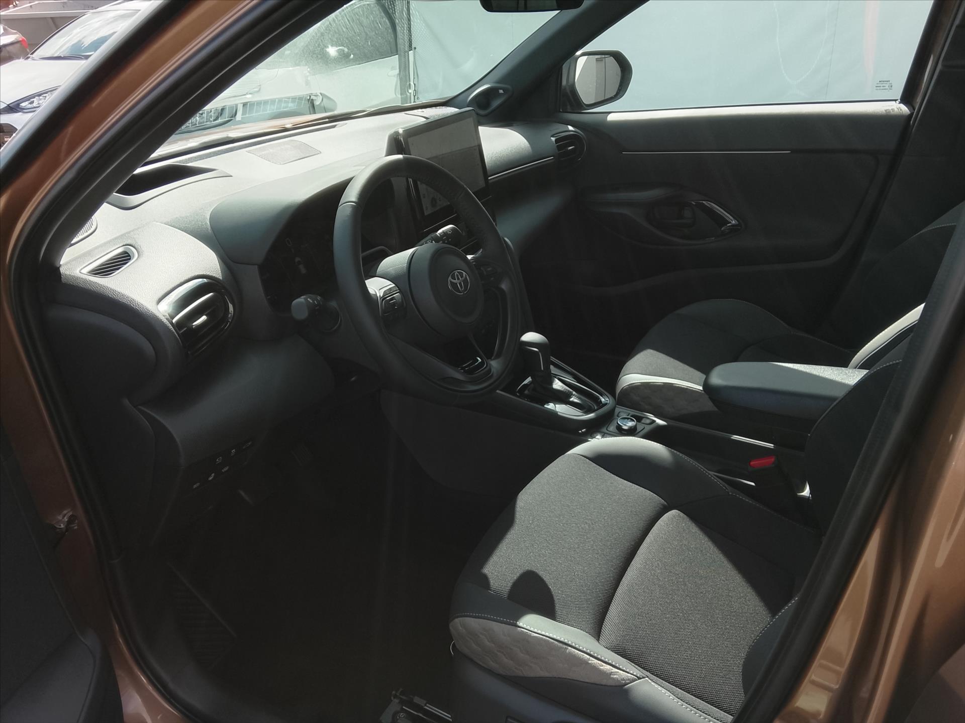 toyota-yaris-cross-1-5-hybrid-e-cvt-i-awd-130k-executive-vip-tech - 7