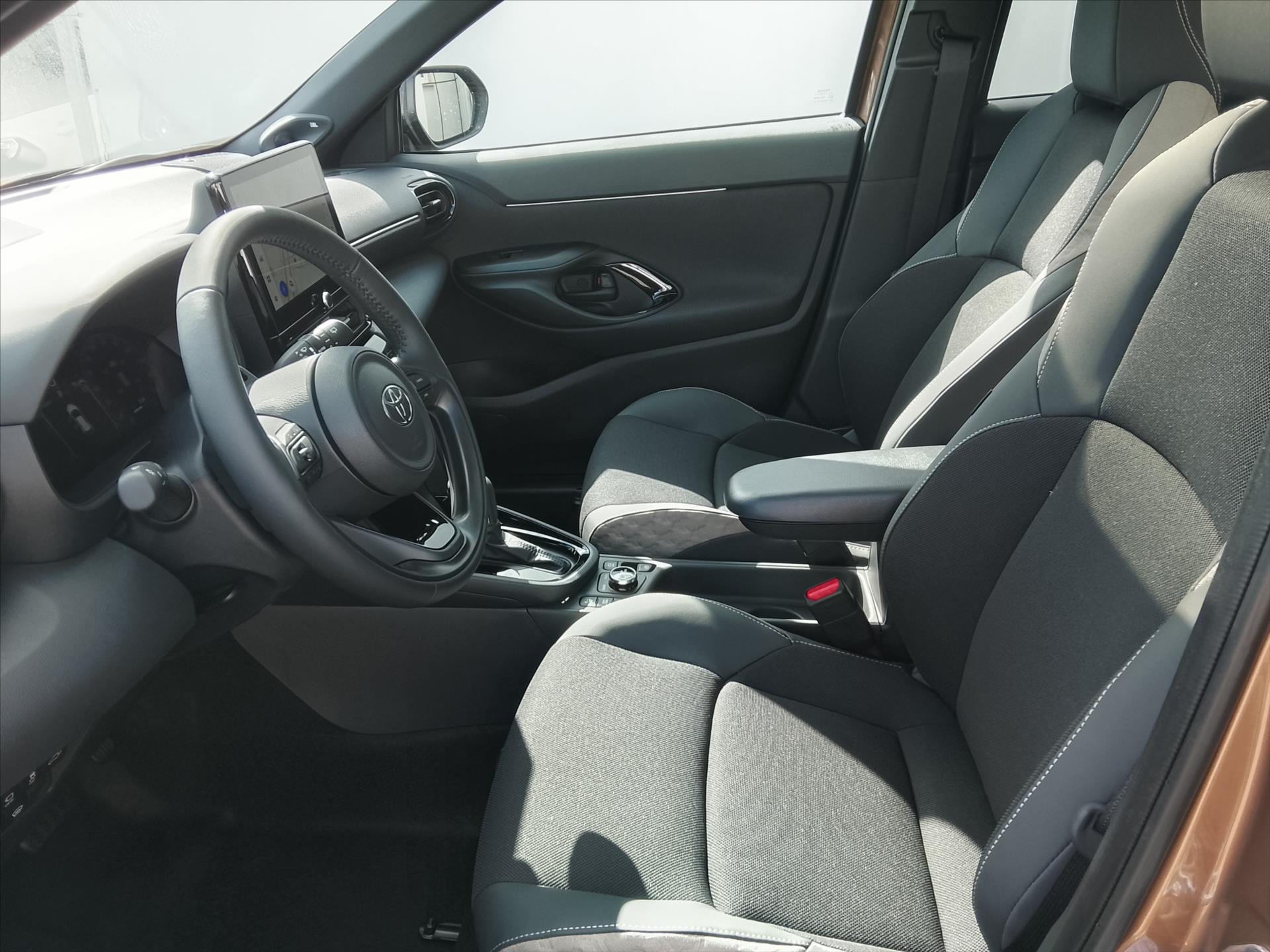 toyota-yaris-cross-1-5-hybrid-e-cvt-i-awd-130k-executive-vip-tech - 8