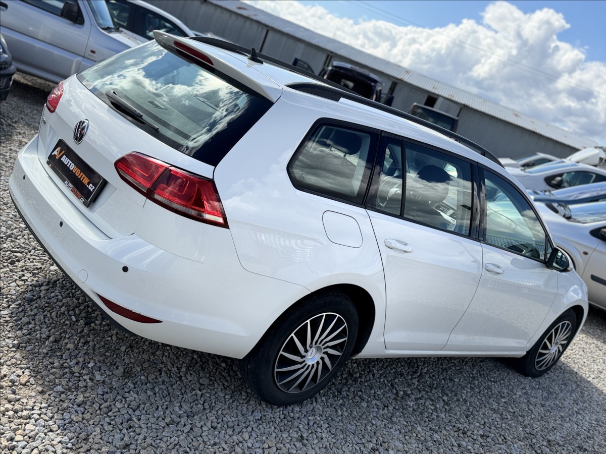 volkswagen-golf-1-6-tdi-navigace - 4