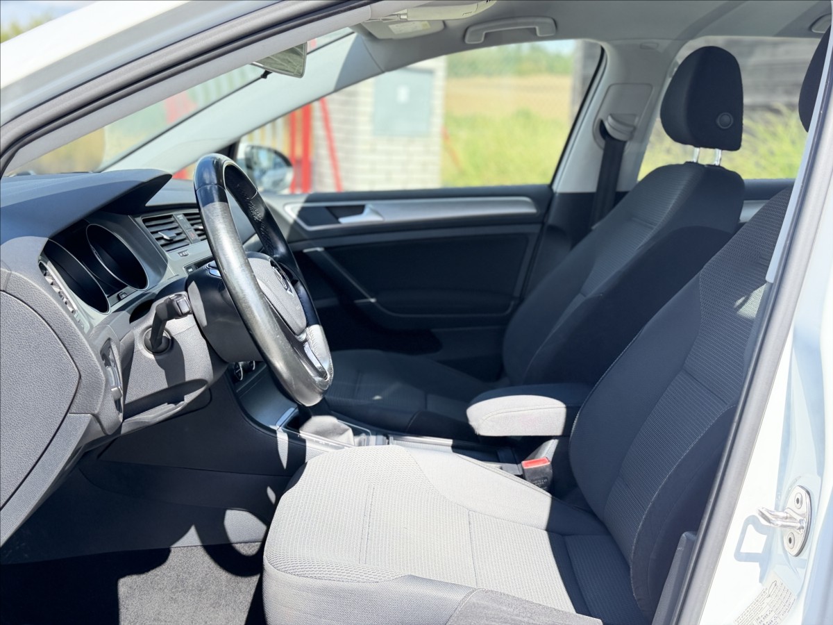 volkswagen-golf-1-6-tdi-navigace - 8